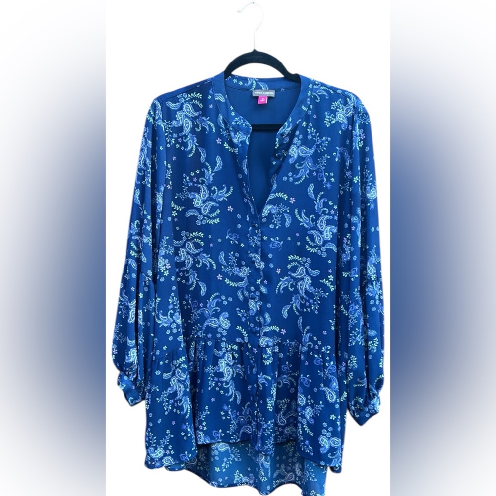VINCE CAMUTO 1X blue paisley high low top